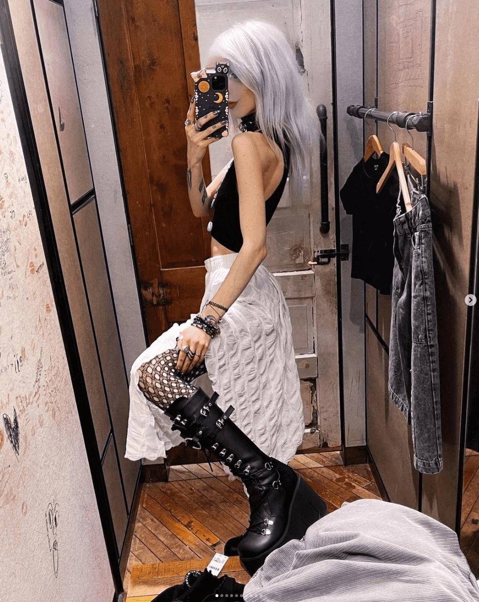 Kimiperi wearing Outfit christoph