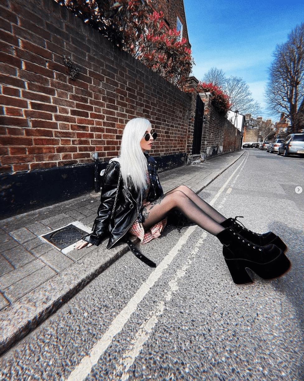 Kimiperi wearing Grunge out and proudAlternative