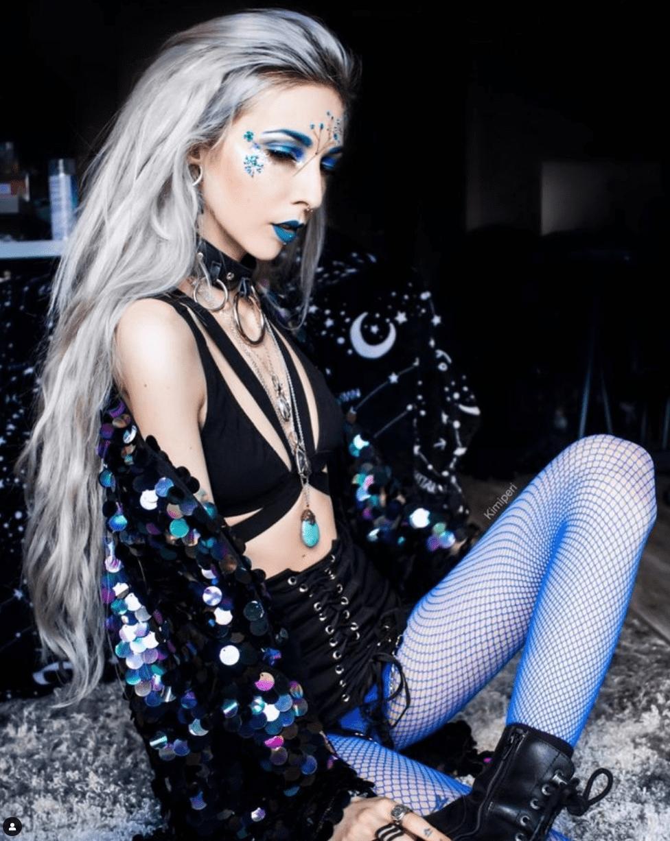 Kimiperi shows Whitehair true London