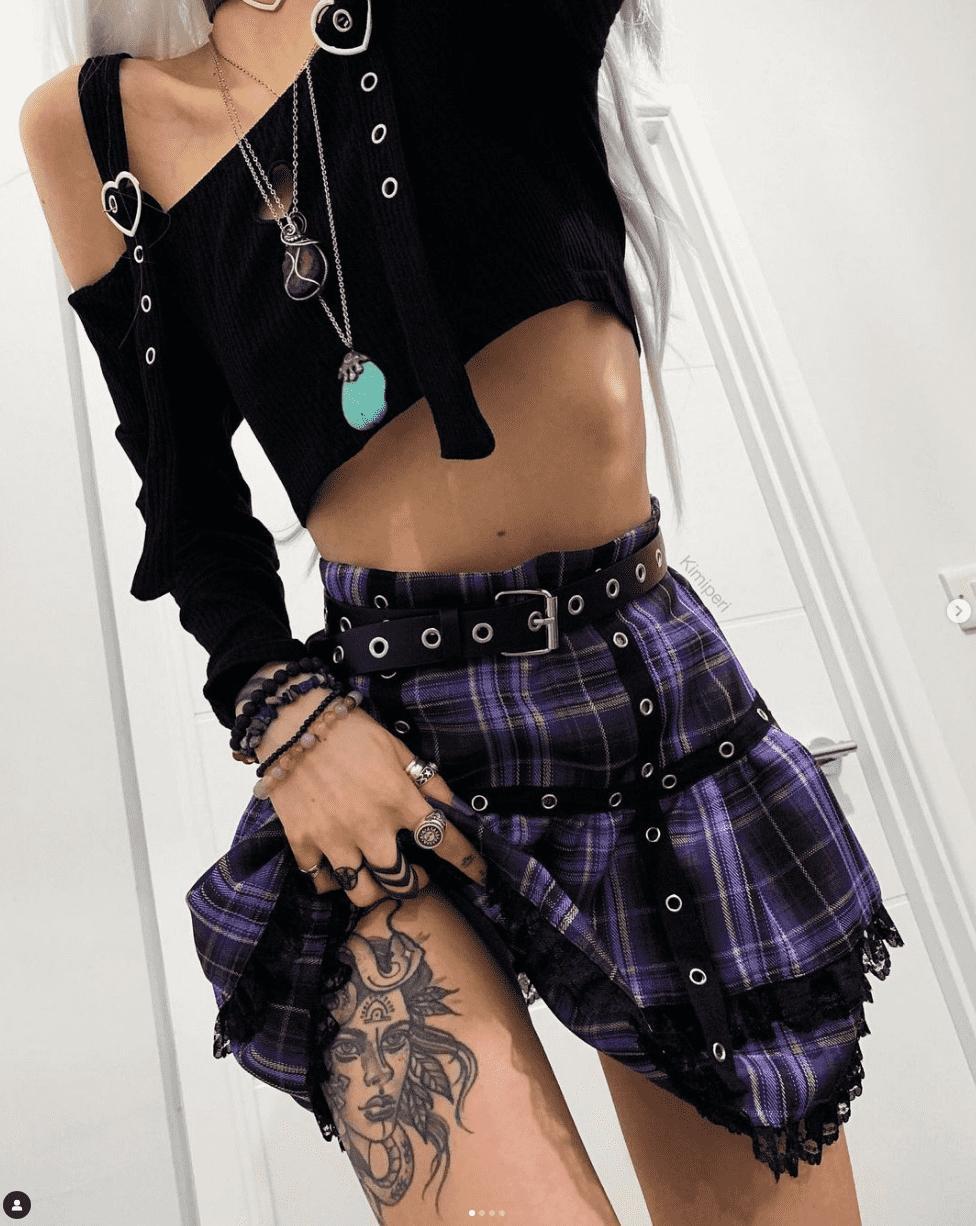 Kimiperi Fashion influencer slim Waist out and proudAlternative