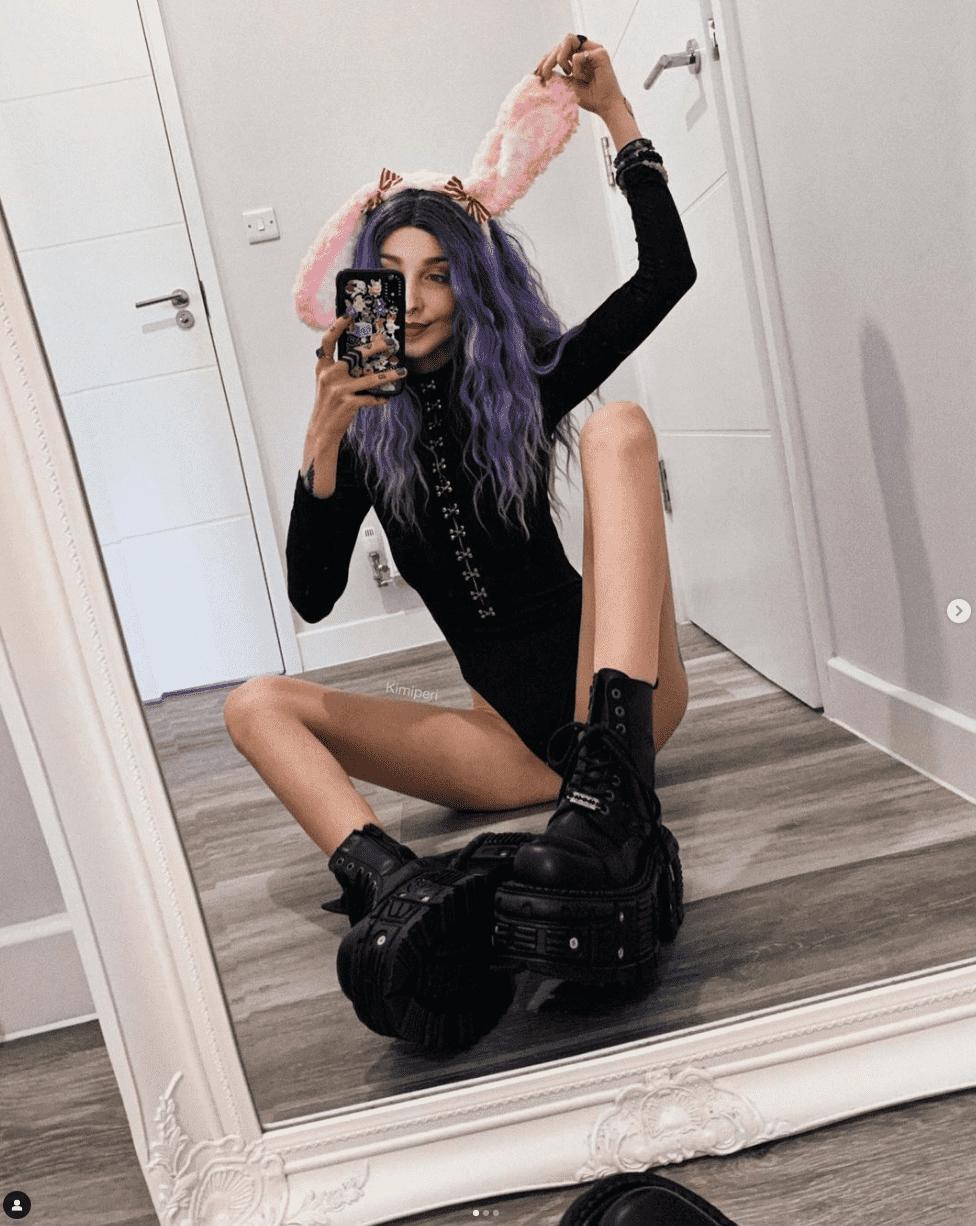 Kimiperi wearing Outfit christoph