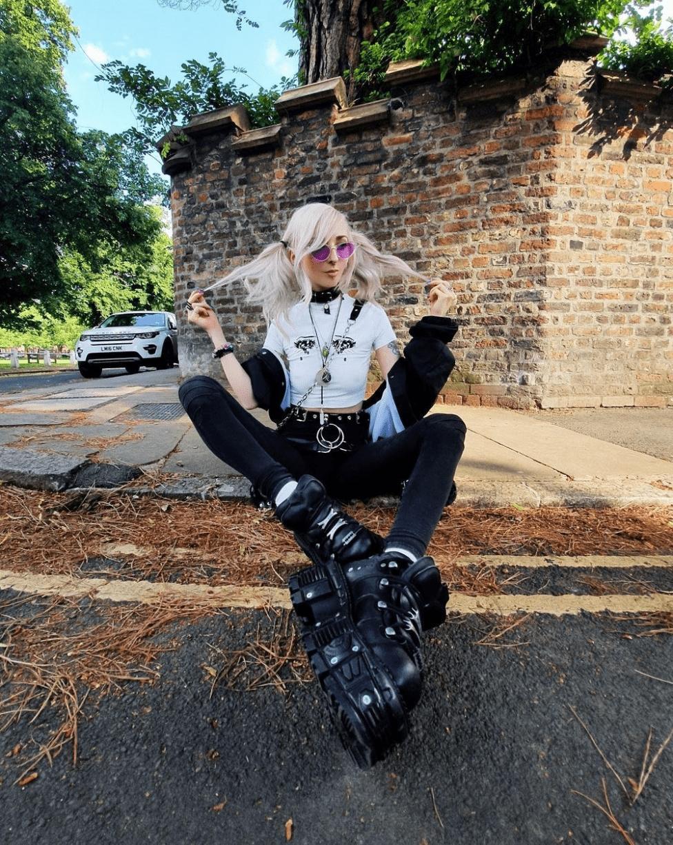 Kimiperi Fashion influencer Fresh and slay geek fashion runway