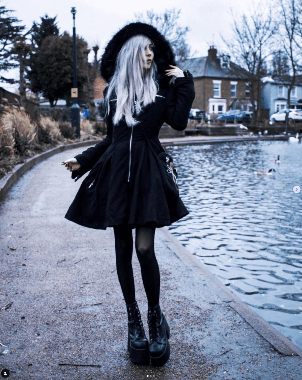 Kimiperi wearing slim Waist christoph