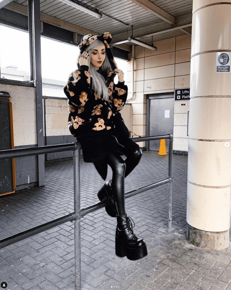 Kimiperi wearing Outfit instagram