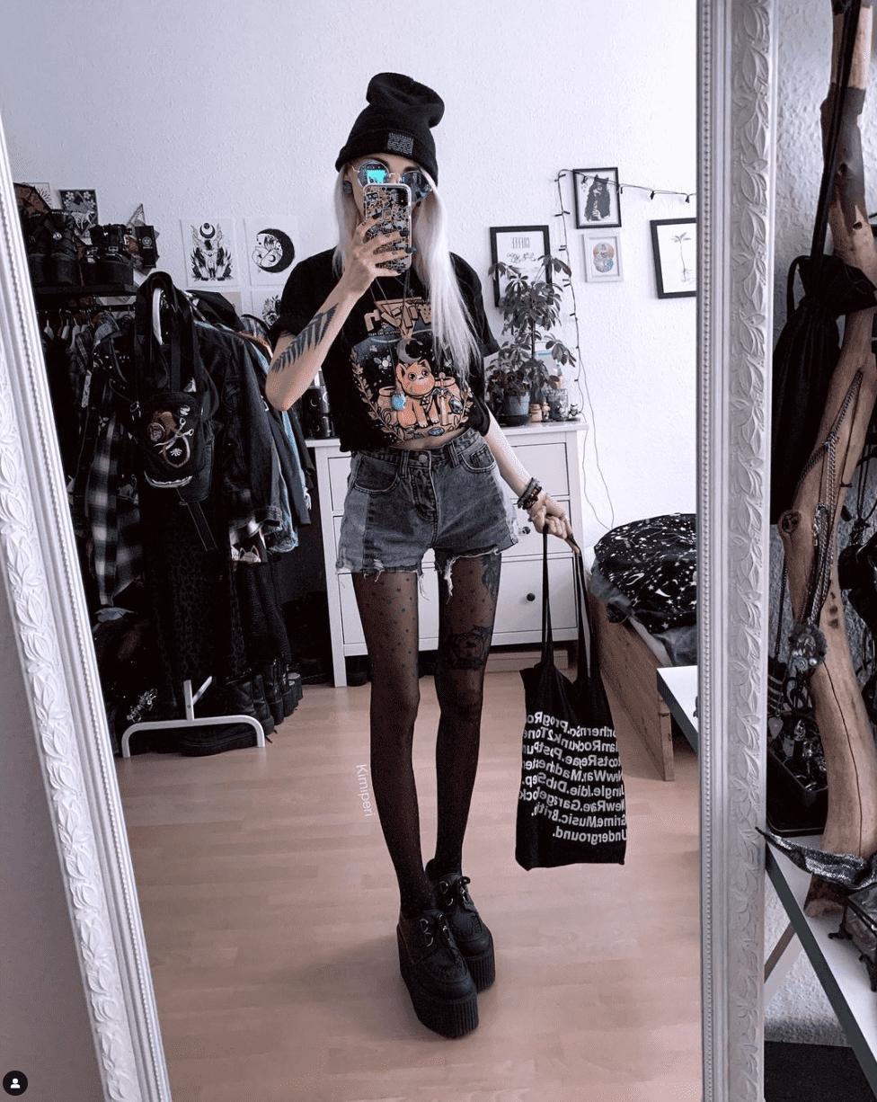 Kimiperi Fashion influencer Whitehair true London