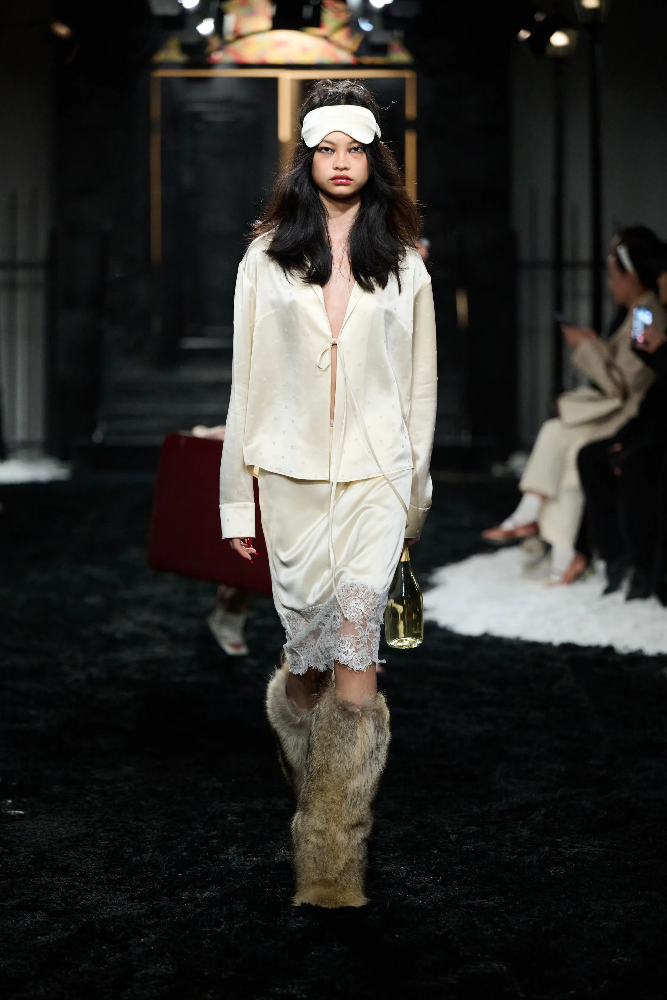 00009-markgong-fall-2024-ready-to-wear-shanghai-credit-brand.webp