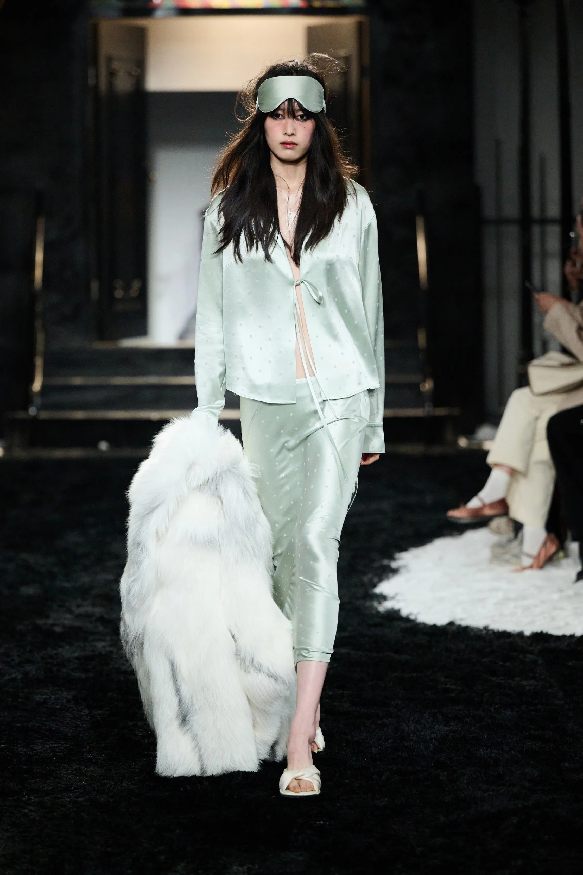 00010-markgong-fall-2024-ready-to-wear-shanghai-credit-brand.webp