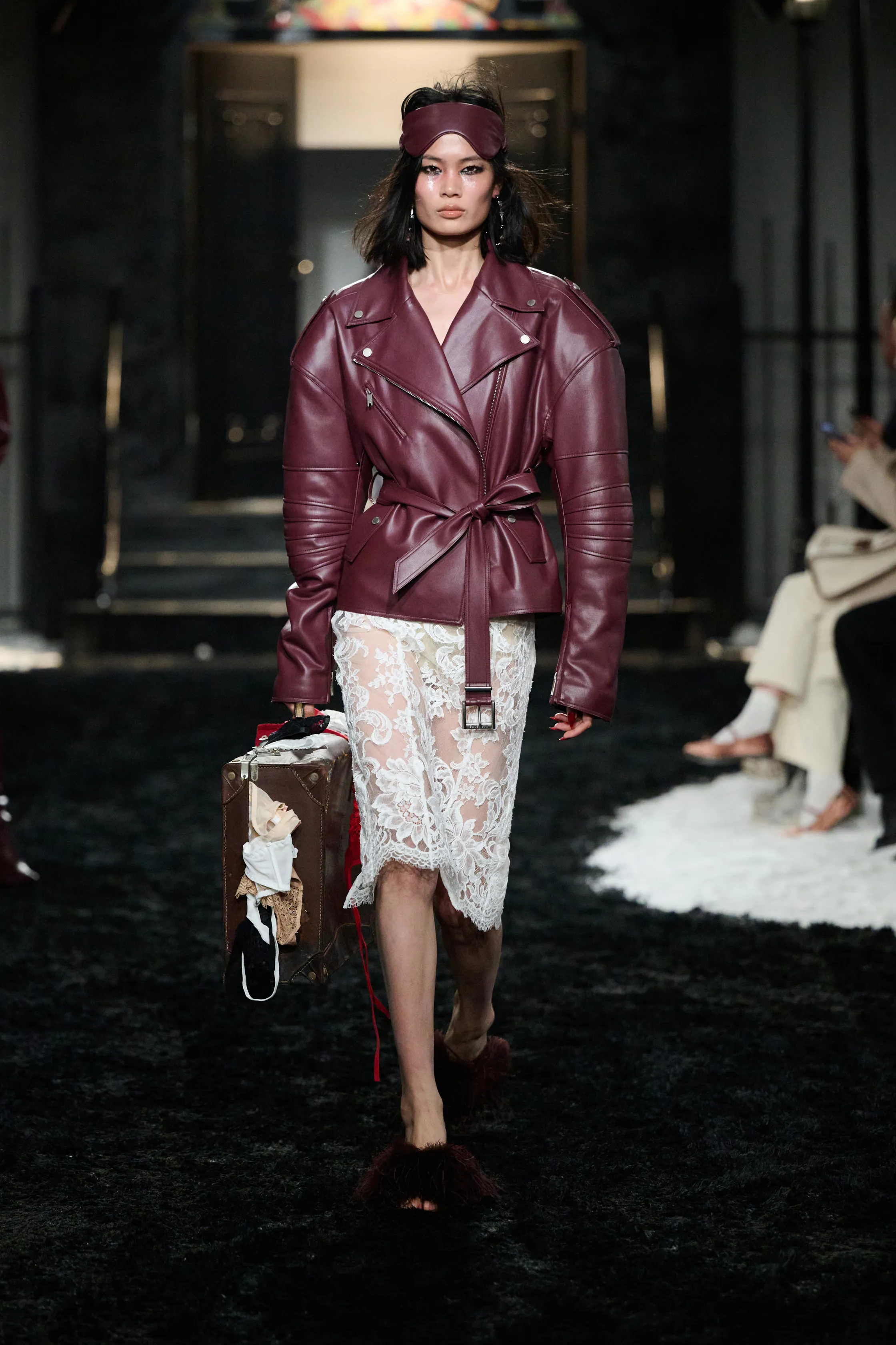 00039-markgong-fall-2024-ready-to-wear-shanghai-credit-brand.webp