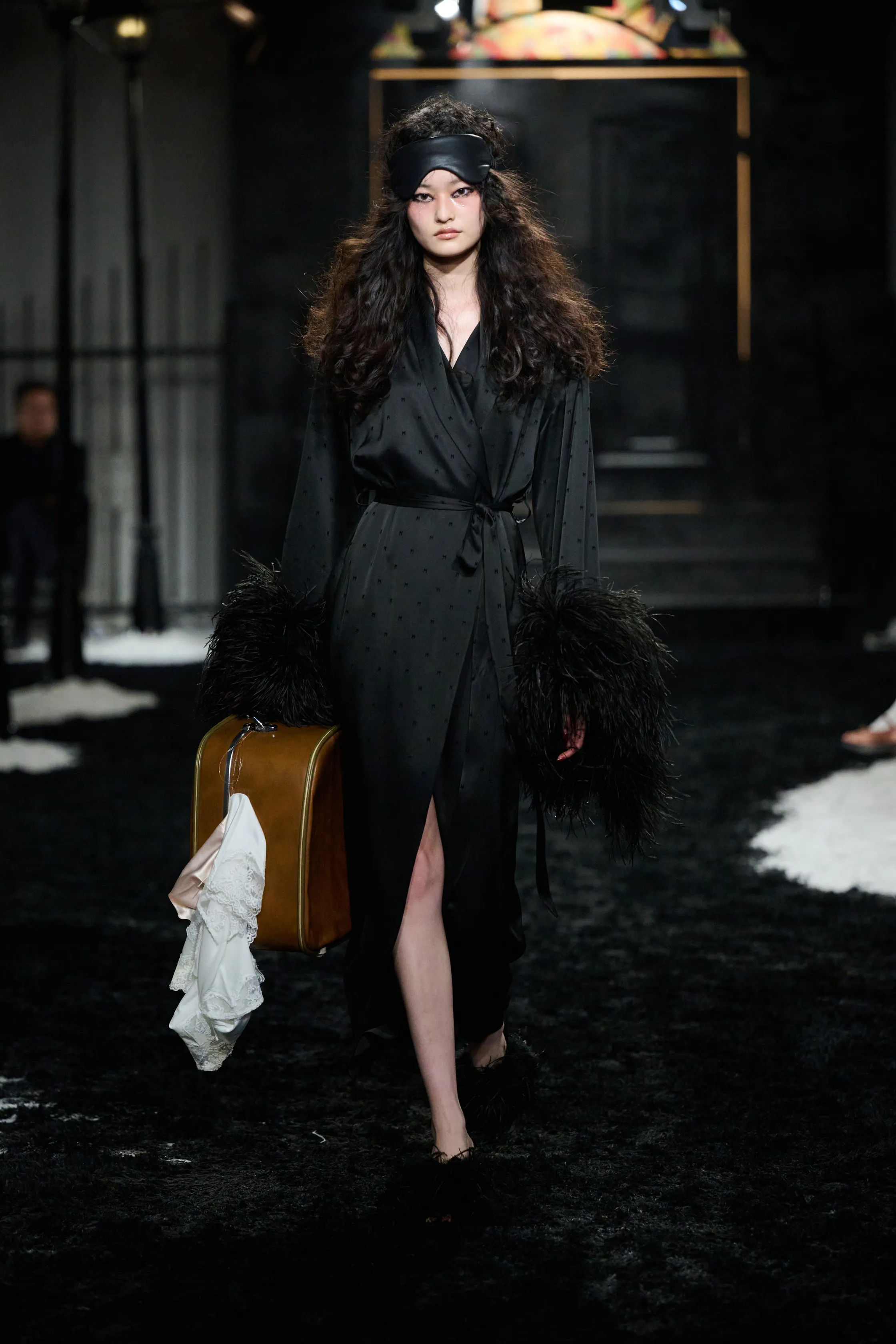 00047-markgong-fall-2024-ready-to-wear-shanghai-credit-brand.webp